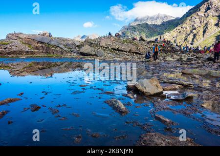 July 14th 2022, Himachal Pradesh India. Devotees offering their prayers at the Nain Sarovar lake during Shrikhand Mahadev Kailash Yatra in the Himalay Stock Photo