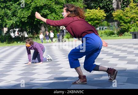 Group of dancers dodging a few dance steps in the streets of Nantes (France), on May 12, 2020 during the coronavirus emergency. (Photo by Estelle Ruiz/NurPhoto) Stock Photo