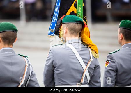 Berlin, Germany. 04th Nov, 2022. A soldier of the Guards Battalion lies the flag on his face during a ceremonial roll call on the parade ground of Berlin's Bendlerblock to honor the commitment of Bundeswehr members in the effort to cope with the global Covid-19 pandemic by the German defense minister. Credit: Christoph Soeder/dpa/Alamy Live News Stock Photo