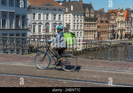 Uber Eats delivery courier on bicycle on his way to deliver fast food in Ghent-Belgium on 15 May 2020. As Belgium takes steps in easing Restrictions, Restaurant and cafe are not allowed to open to customers only fast food and take away is allowed. restaurants and restaurants may not reopen before June 8. (Photo by Jonathan Raa/NurPhoto) Stock Photo