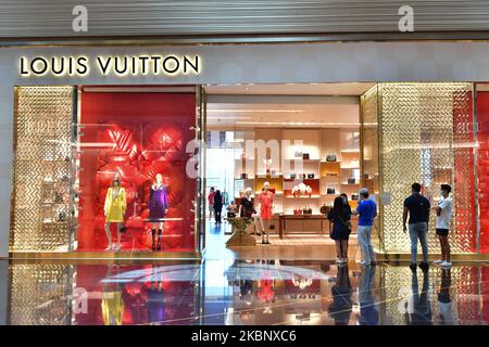 Louis Vuitton store window in mall in Bangkok, Thailand Stock Photo - Alamy