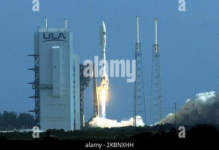 A United Launch Alliance Atlas V rocket carrying the X-37B Orbital Test Vehicle (OTV-6) launches from pad 41 at Cape Canaveral Air Force Station on May 17, 2020 in Cape Canaveral, Florida. The USSF-7 mission for the U.S. Space Force is the sixth flight of the OTV-6 space plane, an unmanned spacecraft which resembles a miniature version of NASA's retired space shuttle. (Photo by Paul Hennessy/NurPhoto) Stock Photo