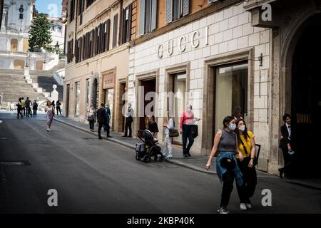 People stroll through the Via Condotti in front of the Gucci fashion store in Rome, Italy on May 21, 2020 during phase 2 of the measures to contain the spread of COVID-19. As of 18 May 2020, all restrictive measures cease to have effect while maintaining social distancing with the exception of movements between regions. (Photo by Andrea Ronchini/NurPhoto) Stock Photo