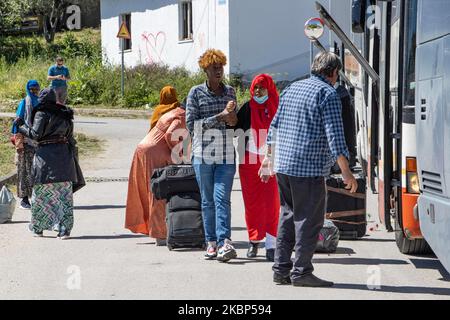 Asylum seekers, migrants and refugees from Africa, mainly vulnerable people and families from Somalia have been transferred from Moria Refugee Camp in Lesbos island. They are relocated to Aiani village, to a hotel in mainland Greece near Kozani. IOM coordinated incognito the transfer because of fear of local Greeks protesting against them. Due to the Covid-19 pandemic they used buses with separated seats and face masks. May 2020 (Photo by Nicolas Economou/NurPhoto) Stock Photo