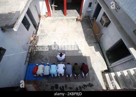 A muslim family offers a special prayer in their home during the Eid-al-Fitr festival, which marks the end of Islamic holy fasting month of Ramadan, in New Delhi on May 25, 2020. - Muslims around the world began marking a sombre Eid al-Fitr, many under coronavirus lockdown, but lax restrictions offered respite to worshippers in some countries despite fears of skyrocketing infections. (Photo by Ritesh Shukla/NurPhoto) Stock Photo