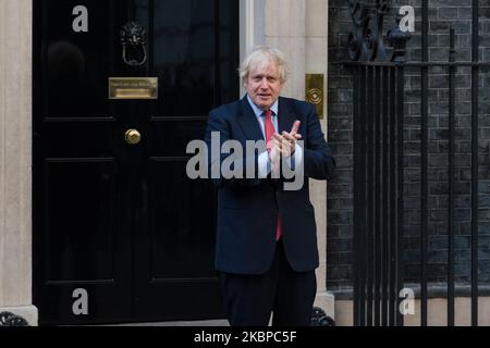 British Prime Minister Boris Johnson claps his hands outside 10 Downing Street during the weekly 'Clap for our Carers' applause for the NHS and key workers on the front line of the coronavirus (Covid-19) pandemic on 28 May, 2020 in London, England. The founder of the event, Ms Annemarie Plas, suggested that after the 10th applause this week, the show of appreciacion should be made an annual event to avoid it being politicised. (Photo by WIktor Szymanowicz/NurPhoto) Stock Photo