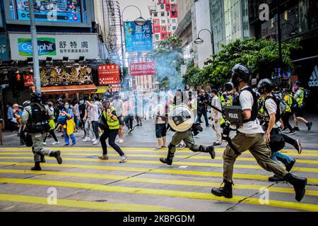 After firing teargas towards demonstrators, police charge to make arrests during street demonstrations in Causeway Bay, Hong Kong, 24th May 2020 (Photo by Tommy Walker/NurPhoto) Stock Photo