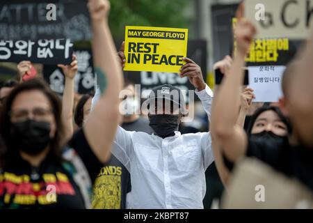 Protesters participate in a protest in Seoul to show solidarity with Black Lives Matter demonstrations in the US, which were sparked by the death of George Floyd and rally to stop Aboriginal deaths in custody after an appeal court's last-minute decision to authorise the public gathering in Seoul, South Korea on June 6, 2020. (Photo by Chris Jung/NurPhoto) Stock Photo