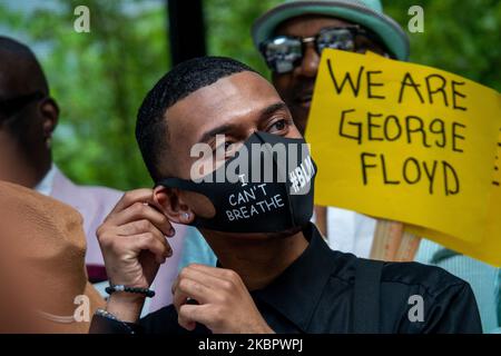 Demonstrators from Men In Pants wait at Fountain Square prior to marching to the Hamilton County Courthouse during a protest over the murder of George Floyd , Saturday, June 6, 2020, in Cincinnati, Ohio, United States. (Photo by Jason Whitman/NurPhoto) Stock Photo