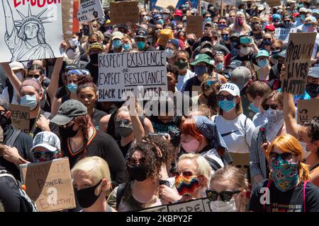 People hold up signs during today’s protest at Fountain Square. An estimated 5,000 or more people gathered downtown to protest the murder of George Floyd and other victims of police brutality, Sunday, June 7, 2020, in Cincinnati, Ohio, United States. (Photo by Jason Whitman/NurPhoto) Stock Photo