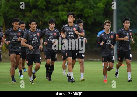 Players of Police Tero FC warming up during the training session at Police Tero FC’s training field on June 9, 2020 in Bangkok, Thailand. As following approval from the Football Association of Thailand and the Thai Government, Thai football league will begin return the match on September 12th, 2020 and will be finish on May 15th, 2021, in accordance with the health safety measures. (Photo by Vachira Vachira/NurPhoto) Stock Photo