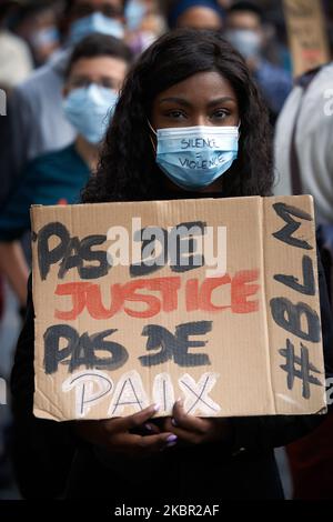 A woman holds a placard reading 'No Justice, No Peace'. Several organizations and collectives called for a gathering to pay tribute to Georges Floyd killed by police in Minneapolis (USA) and Adama Traoré killed by French police four years ago and to protest against police brutality. They were killed by choking. Several thousands of people gathered in Toulouse under the mottos 'Black Lives matter', 'I can't breathe' and 'No Justice, No Peace. Toulouse. France. June 10th 2020. (Photo by Alain Pitton/NurPhoto) Stock Photo