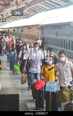 Nagaland returnees, who travelled on special Shramik train from Delhi arrives at Dimapur, India north eastern state of Nagaland on Tuesday, June 16, 2020. Special Shramik train from Delhi was the 7th and the last train to bring stranded Nagaland people from various part of the country during the novel Coronavirus, Covid-19 outbreak. (Photo by Caisii Mao/NurPhoto) Stock Photo