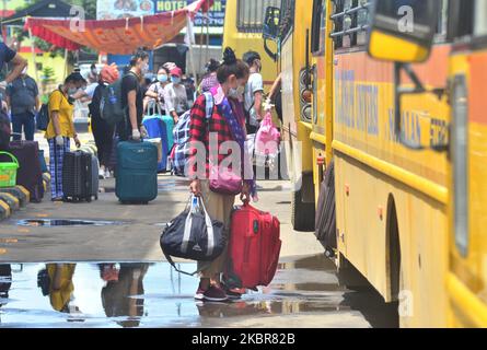 Nagaland returnees, who travelled on special Shramik train from Delhi board a government bus to be transported to their respective quarantine centre in Dimapur, India north eastern state of Nagaland on Tuesday, June 16, 2020. Special Shramik train from Delhi was the 7th and the last train to bring stranded Nagaland people from various part of the country during the novel Coronavirus, Covid-19 outbreak. (Photo by Caisii Mao/NurPhoto) Stock Photo