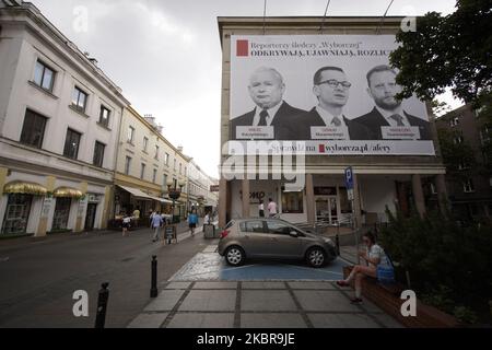 A large banner advertising investigations revealing financial scandals by newspaper Gazeta Wyborcza on three main government figures is seen on June 17, 2020 in Warsaw, Poland. On June 28 Poland will have it's first round of presidential elections. The presidential race has heated up since Warasaw mayor Rafal Trzaskowski announced his candidacy in May to run against the incumbent Andrzej Duda. Duda has received heavy critique both at home and abroad after his anti-LGBT remarks while on campaign, comparing them to modern day Bolsheviks who threaten traditional Polish family values. (Photo by Ja Stock Photo