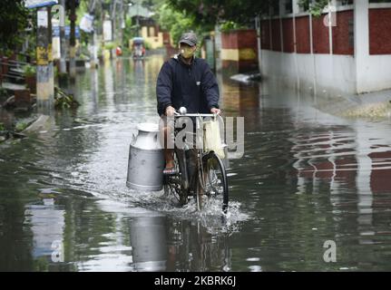 Commuter wade through a submerged street after heavy rainfall, in Guwahati, Assam, India on Thursday, June 25, 2020. (Photo by David Talukdar/NurPhoto) Stock Photo
