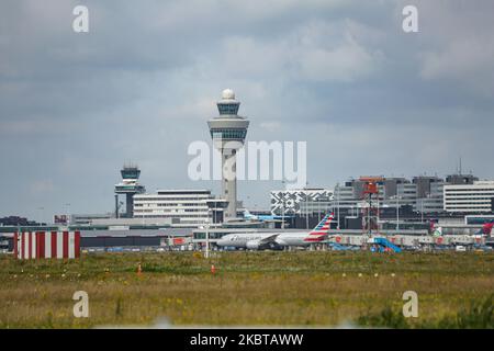 American Airlines Boeing 787 Dreamliner as seen at Amsterdam Schiphol Airport AMS EHAM in the Netherlands, on July 2, 2020 in front of the control tower and airport terminal while passengers are boarding to travel to the US. (Photo by Nicolas Economou/NurPhoto) Stock Photo