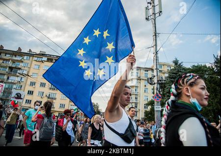 Thousands of people are gathered in the Bulgarian Capital of Sofia to protest against the corruption in Bulgaria. Anti-government protests are held in some of the biggest cities in Bulgaria against the Prime Minister Boyko Borissov, the rulling government and chief prosecutor. People are holding signs against Mafia and corruption in Bulgaria, Sofia, Bulgaria on July 14, 2020 (Photo by Hristo Rusev/NurPhoto) Stock Photo