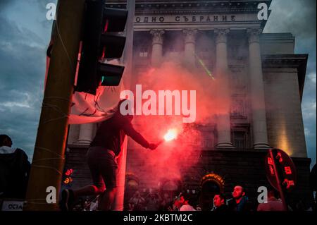 Thousands of people are gathered in the Bulgarian Capital of Sofia to protest against the corruption in Bulgaria. Anti-government protests are held in some of the biggest cities in Bulgaria against the Prime Minister Boyko Borissov, the rulling government and chief prosecutor. People are holding signs against Mafia and corruption in Bulgaria, Sofia, Bulgaria on July 14, 2020. (Photo by Hristo Rusev/NurPhoto) Stock Photo