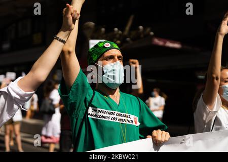 MIR hold a banner, during the second MIR protest in Madrid, in which you can read ''without labor rights we stop the hospitals''. They have been on strike for 1 week. On July 20, 2020 in Madrid, Spain. (Photo by Jon Imanol Reino/NurPhoto) Stock Photo