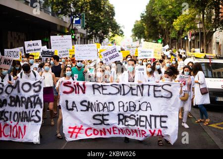 MIR hold a banner, during the second protest of the MIR Madrilenos, in which you can read ''Without residents, public health suffers, agreement already.'' They have been on strike for 1 week. On July 20, 2020 in Madrid, Spain. (Photo by Jon Imanol Reino/NurPhoto) Stock Photo