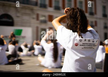 MIR hold a banner, during the second MIR protest in Madrid, in which you can read ''without labor rights we stop the hospitals''. They have been on strike for 1 week. On July 20, 2020 in Madrid, Spain. (Photo by Jon Imanol Reino/NurPhoto) Stock Photo