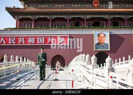 Beijing, China, the 18 April 2011. A view of the Tiananmen literally << Gate of Heavenly Peace >>. This is a famous monument in Beijing, the capital of the People's Republic of China. It is widely used as a national symbol. First built during the Ming dynasty in 1420, Tiananmen is often referred to as the front entrance to the Forbidden City. (Photo by Emeric Fohlen/NurPhoto) Stock Photo