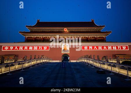 Beijing, China, the 30 March 2011. A view of the Tiananmen literally << Gate of Heavenly Peace >>. This is a famous monument in Beijing, the capital of the People's Republic of China. It is widely used as a national symbol. First built during the Ming dynasty in 1420, Tiananmen is often referred to as the front entrance to the Forbidden City. (Photo by Emeric Fohlen/NurPhoto) Stock Photo