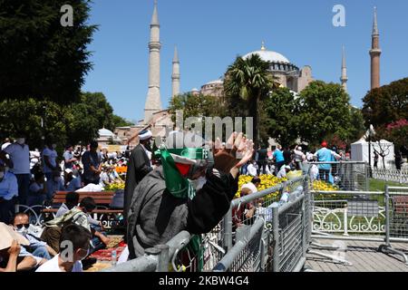 A woman wearing protective face mask prays outside the Hagia Sophia Grand Mosque on July 24, 2020 in Istanbul, Turkey. Istanbul's Hagia Sophia hosts Muslim Friday prayers for the first time in 86 years after being reconverted from a museum into a mosque. - The Hagia Sophia was built 1,500 years ago as an Orthodox Christian cathedral, but was first converted into a mosque after the Ottoman conquest, then into a museum. (Photo by Erhan Demirtas/NurPhoto) Stock Photo