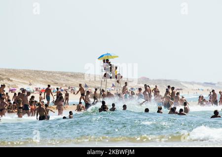 Tourists enjoy a day out the beach and the swimming area in Moliets-et-Maa, Nouvelle Aquitaine, France, on July 30, 2020. While the coronavirus crise is increasing, the first heatwave of the summer is hitting France. (Photo by Jerome Gilles/NurPhoto) Stock Photo
