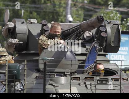Members of special forces are seen on an armored personnel carrier during the operation in center of Kyiv, Ukraine, on 03 August, 2020. As local media rported, an unidentified man has taken one hostage and was threatened to blow up a bomb at the 'Universal Bank' office in center of Ukrainian capital. Members of the Security Service of Ukraine detained a man, identified as Uzbekistan citizen, as local media reported. (Photo by STR/NurPhoto) Stock Photo