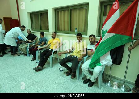 Palestinians donate bloods, in Gaza, Palestine, on August 5, 2020 during a public blood donation campaign for the lebanese community following the explosion at Beirut port. (Photo by Majdi Fathi/NurPhoto) Stock Photo