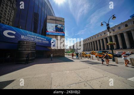 A view of the Madison Square Garden and James A. Farley Building as New York City continues Phase 4 of re-opening following restrictions imposed to slow the spread of coronavirus on August 20, 2020 in New York City. The fourth phase allows outdoor arts and entertainment, sporting events without fans and media production. (Photo by John Nacion/NurPhoto) Stock Photo