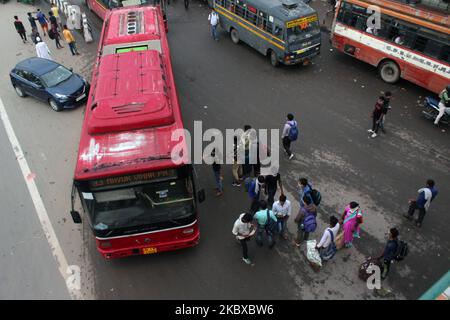 A pool of buses, para transits and auto rickshaws during rush hour outside Anand Vihar ISBT terminal as migrant workers come back in search of work on August 20, 2020 in New Delhi, India. (Photo by Mayank Makhija/NurPhoto) Stock Photo
