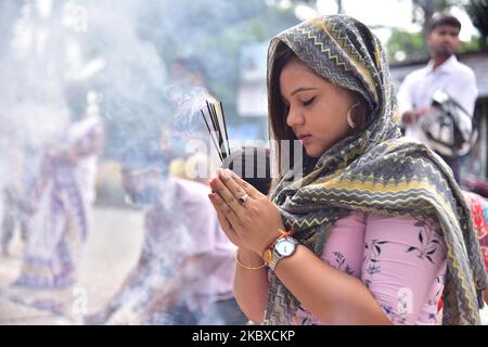 Devotees offer prayers to Lord Ganesha on the occasion of Ganesh Chaturthi, amid the ongoing coronavirus pandemic in Nagaon district, in the northeastern state of Assam, India, August 22,2020. (Photo by Anuwar Hazarika/NurPhoto) Stock Photo