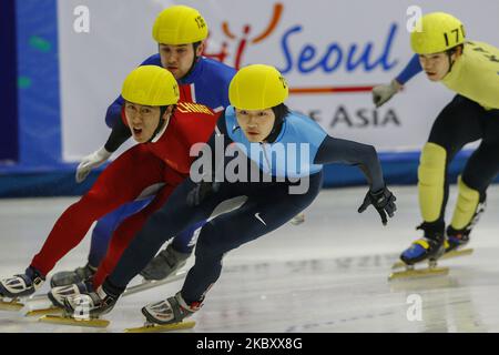 Cho Simon, front, of USA competes in the Men 500-meters heats of the ISU World Cup Short Track speed Skating Championship 2009/ 2010 on September 24, 2009, in Seoul, South Korea. (Photo by Seung-il Ryu/NurPhoto) Stock Photo