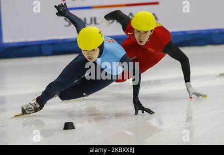 Cho Simon, front, of USA competes in the Men 500-meters heats of the ISU World Cup Short Track speed Skating Championship 2009/ 2010 on September 24, 2009, in Seoul, South Korea. (Photo by Seung-il Ryu/NurPhoto) Stock Photo