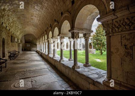 Cloister and details of the capitals of the cathedral of Girona (Catalonia, Spain) ESP: Claustro y detalles de los capiteles de la catedral de Gerona Stock Photo