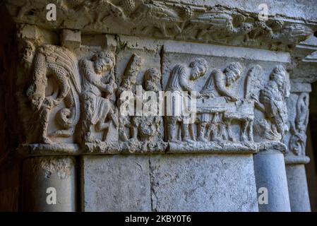 Cloister and details of the capitals of the cathedral of Girona (Catalonia, Spain) ESP: Claustro y detalles de los capiteles de la catedral de Gerona Stock Photo