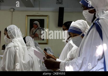 Nuns from the Catholic Order of the Missionaries of Charity wearing facemasks pray at the tomb of Mother Teresa to mark her 23rd Death Anniversary at the Mother House in Kolkata ,India on September 05,2020.Mother Mary Teresa Bojaxhiu also known as Saint Teresa of Calcutta was born on August 26, 1910. In her lifetime, she focussed on the plight of the poor and needy and caring for the sick and helpless. She was simply known and fondly remembered as Mother Teresa around the world. Mother Teresa helped establish homes for those dying of leprosy as well as providing food and healthcare. Mother Ter Stock Photo