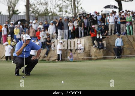 Peter Senior of Australia, check his putting line of 18th hall during the PGA Tour Songdo IBD championship final round overtime at Jack Nicklaus golf club in Incheon on Sep 18, 2011. (Photo by Seung-il Ryu/NurPhoto) Stock Photo