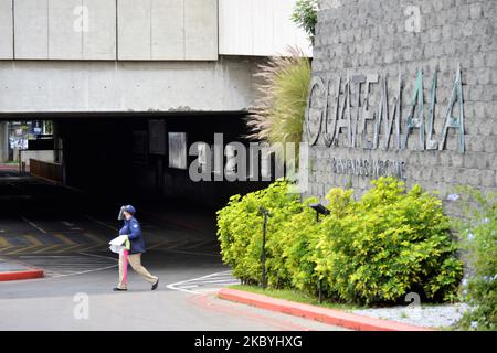 An employee wearing a mask walks outside La Aurora International Airport on September 10, 2020 due to the closure of international flights. Guatemalan President Alejandro Giammattei notified the authorities that flights would be suspended on September 18, six months after the COVID-19 pandemic, and that the operation would be carried out under strict protocols. During the pandemic, 80,306 cases and 2,918 deaths were recorded. (Photo by Deccio Serrano/NurPhoto) Stock Photo