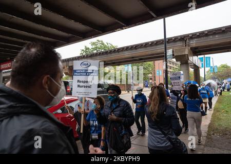 Nurses at the University of Illinois Hospital (UIH) rally on the first day of their strike in Chicago, IL on September 12, 2020. Hundreds of UIH nurses are demanding safe patient limits and adequate personal protective equipment. (Photo by Max Herman/NurPhoto) Stock Photo