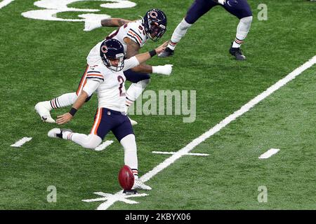 Chicago Bears kicker Cairo Santos (2) talks with Seattle Seahawks kicker  Jason Myers (5) before an NFL football game, Thursday, Aug. 18, 2022, in  Seattle. (AP Photo/Caean Couto Stock Photo - Alamy