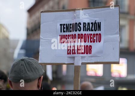 Tradespeople and peddlers hold a demonstration in Callao Square demanding the reopening of the flea market El Rastro, which has been closed for 6 months due to the new type of coronavirus (Covid-19) pandemic, in Madrid, Spain on September 16, 2020. (Photo by Oscar Gonzalez/NurPhoto) Stock Photo