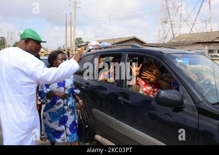Supporters of People's Democratic Party (PDP) make gesture ahead of fourth coming election in front of Central Bank of Nigeria (CBN) in Benin City, Edo State, on September 17, 2020. Edo State will cast their ballots on September 19 in governorship elections. The governorship contest will see incumbent Godwin Obaseki seek to win a second four-year term against All Progressive Congress contestant Osagie Ize-Iyamu in what is expected to be a close race. (Photo by Olukayode Jaiyeola/NurPhoto) Stock Photo
