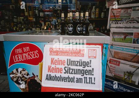 Newsstand with ''No carnival parade, no alochol at Nov 11'' is seen in Cologne, Germany, on September 19, 2020. (Photo by Ying Tang/NurPhoto) Stock Photo