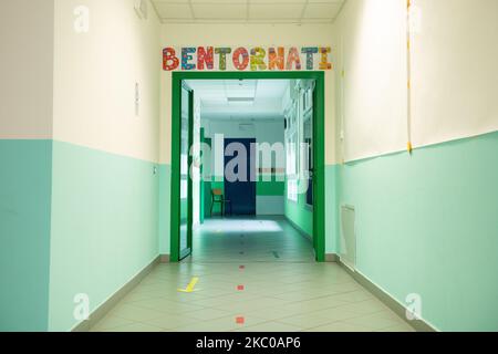 A school ready to reopen in L'Aquila, Italy, on September 21, 2020. Schools reopens in Abruzzo and other italian regions on September 24 after covid19 lockdown. All classroom must have single desk to ensure safety distances among children. (Photo by Lorenzo Di Cola/NurPhoto) Stock Photo