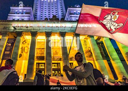 Protester with old belarusian flag, symbol against the current Belarus government, during a demonstration in Warsaw, Poland, on September 23, 2020 against the inauguration of Alexander Lukashenko as president after the pretended manipulated elections in Belarus. (Photo by Celestino Arce/NurPhoto) Stock Photo