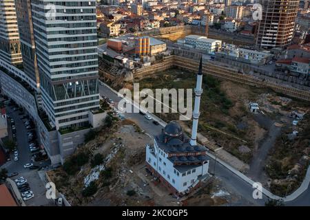 The building trade weakened due to the increase in foreign currency and the coronavirus pandemic. There are many unfinished constructions in Istanbul, where construction work has been going on for many years on September 25, 2020 in Istanbul, Turkey. (Photo by Erhan Demirtas/NurPhoto) Stock Photo